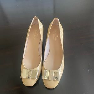 Kate spade nude patent leather heels gold bow